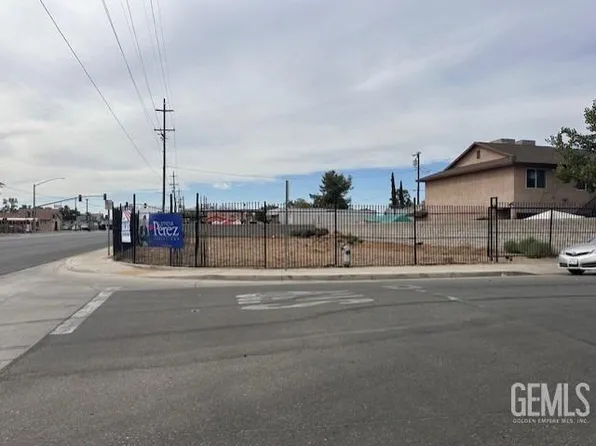 2 Kincaid St, Bakersfield, CA 93307