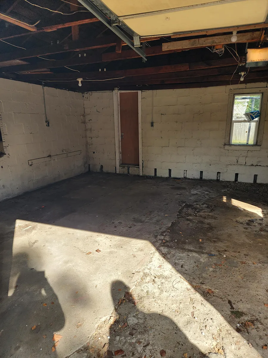 Building Photo - 522 S Russell Ave