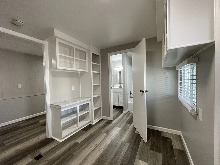 738 Swan Dr — Photo 15