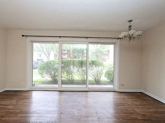 5th image of 10111 Old Orchard Ct Unit 101