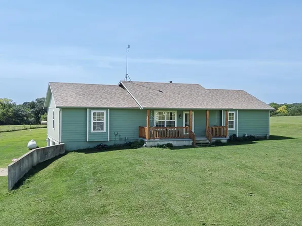 24601 Garrett Rd, McLouth, KS 66054