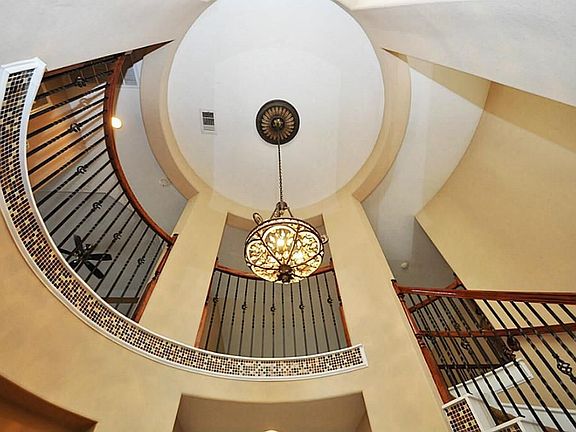 Soaring ceilings!