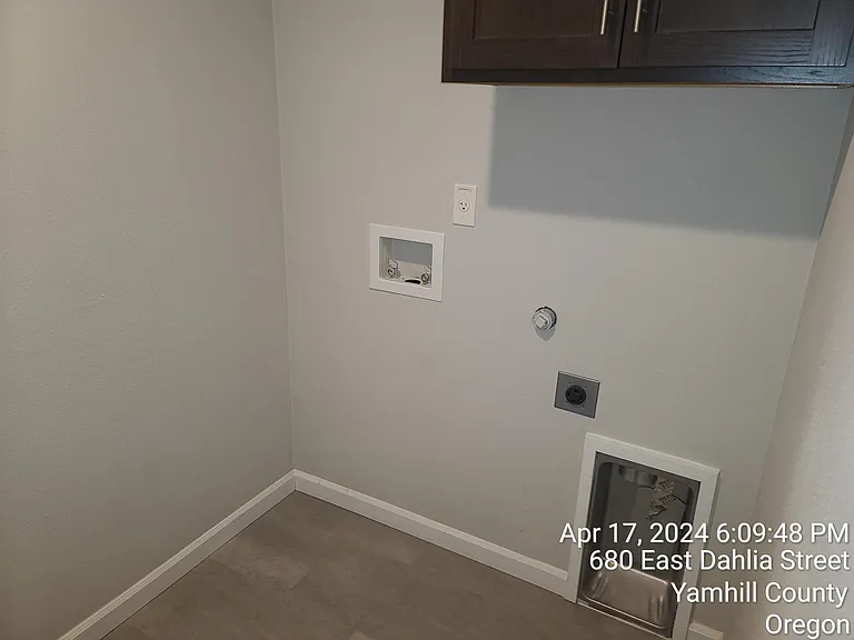 680 Dahlia St — Photo 4