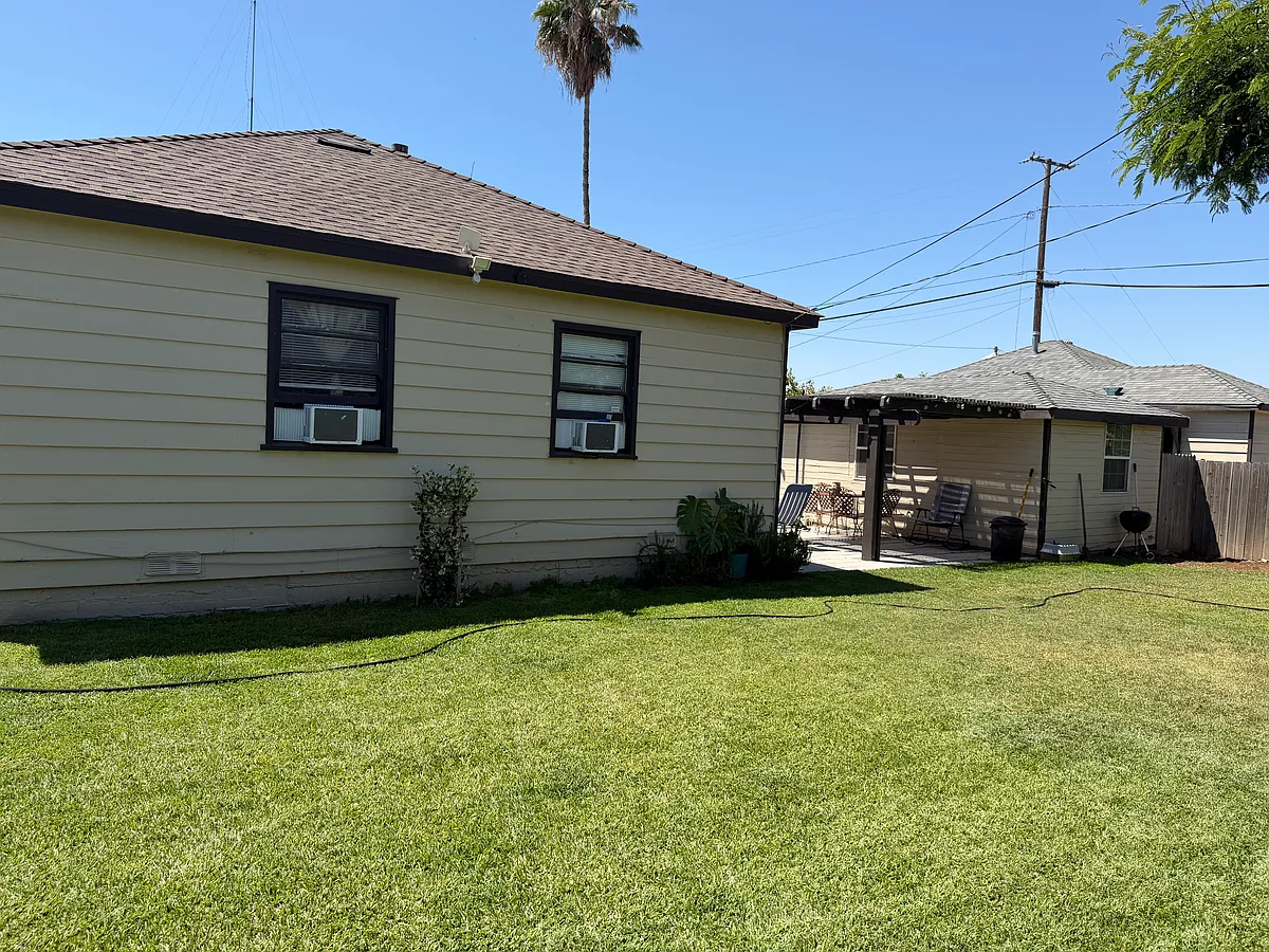 Building Photo - 6916 Fairfax Dr