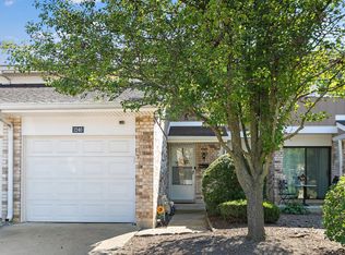 1240 Reading Ct, Wheaton, IL 60189