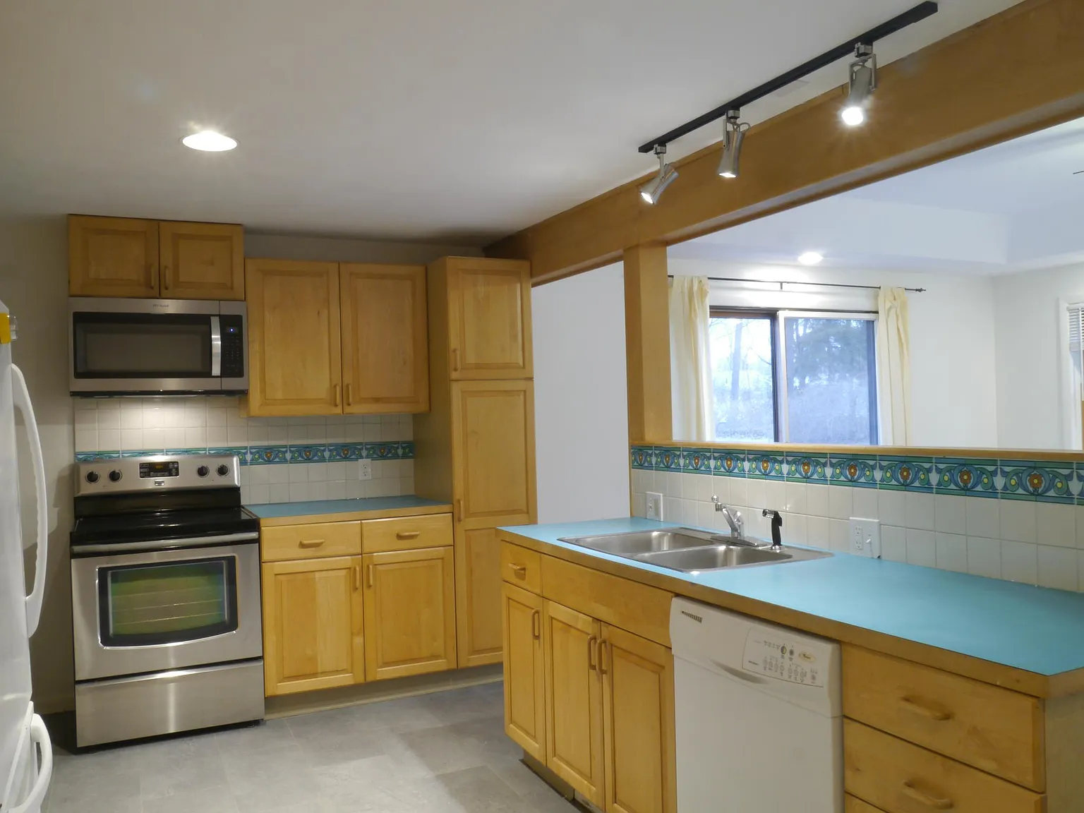 4 bed, 1452 sqft, $4,000 — Photo 4