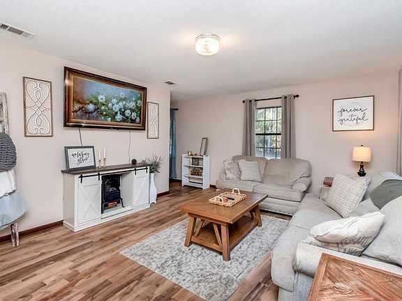 4th image of 9051 Robley Ln