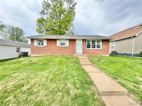 633 N Briegel St, Columbia, IL 62236