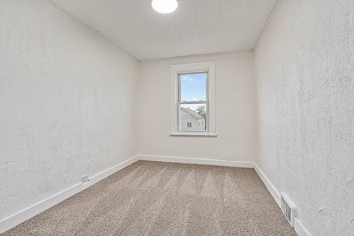 2217 Hawthorne Ave — Photo 15