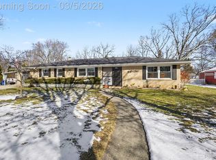 206 Clarence St, Holly, MI 48442