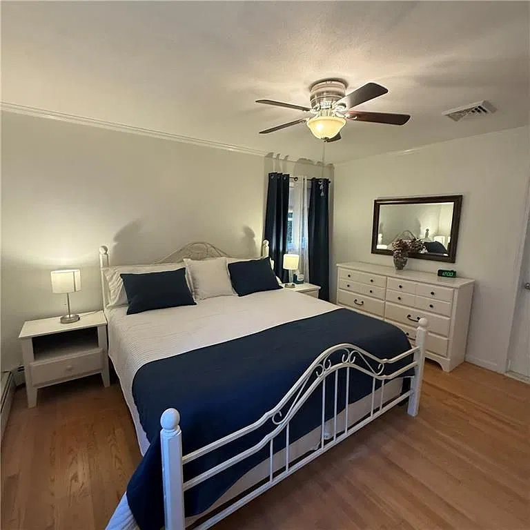 3 bed, 2.0 bath, 1300 sqft, $5,200 — Photo 4