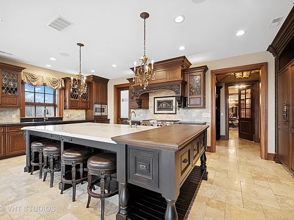 4th image of 546 Oak Knoll Rd