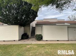 6831 N Frostwood Pkwy, Peoria, IL