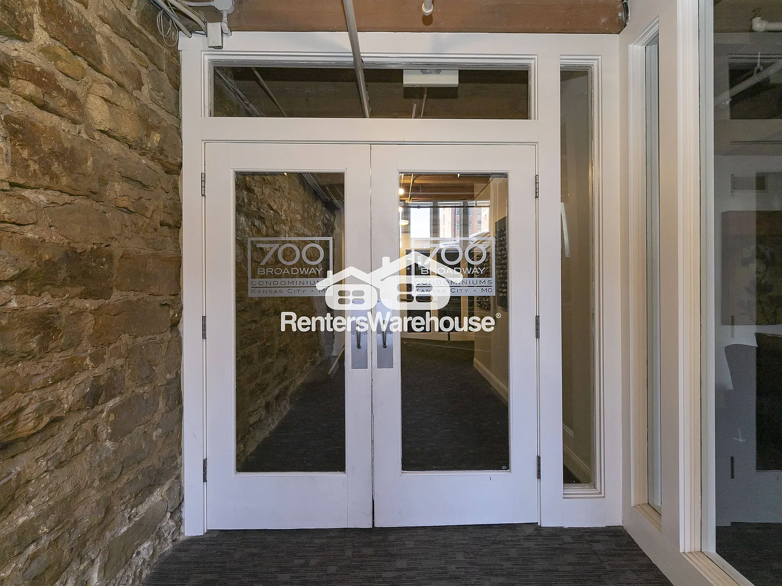 700 Broadway Blvd — Photo 2