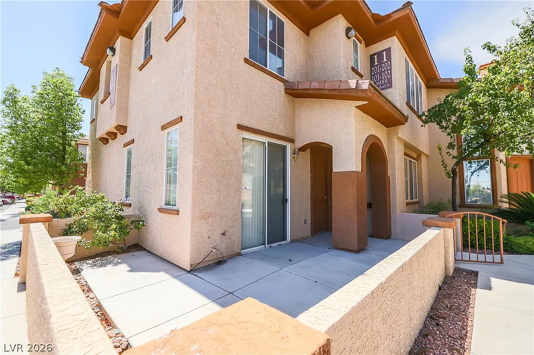3 bed, 2.0 bath, 1492 sqft, $1,750 — Photo 1