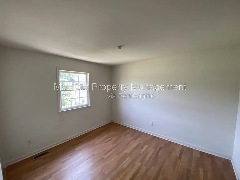 200 Brighton Sq — Photo 17