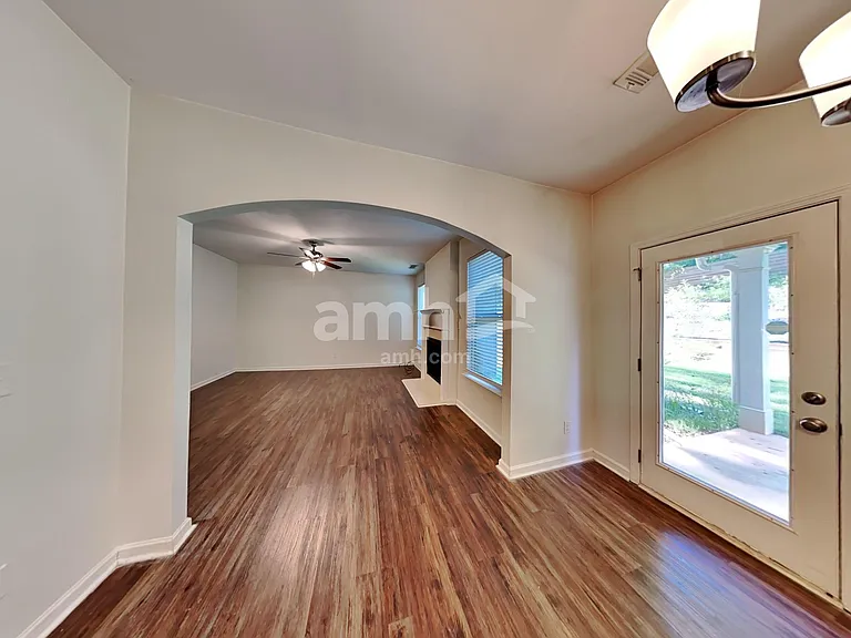 138 Ellen Glen Way — Photo 7