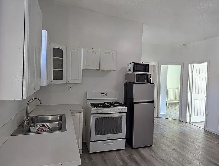 1st image of 635 E Broadway