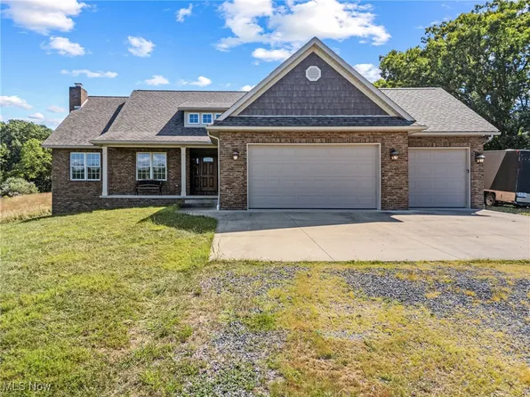 1223 New Cumberland Rd NE, Ne, OH 44675