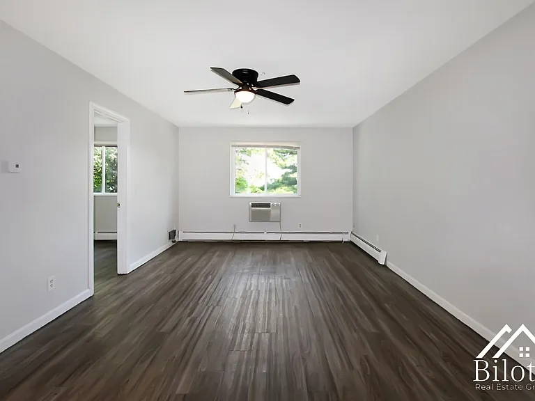 18 Lee Rd — Photo 3