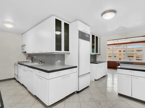 150 West End Avenue image 5 of 22