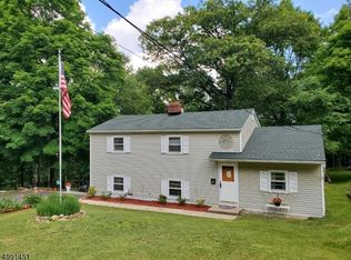 27 W Windy Bush Ln, Sparta, NJ 07871