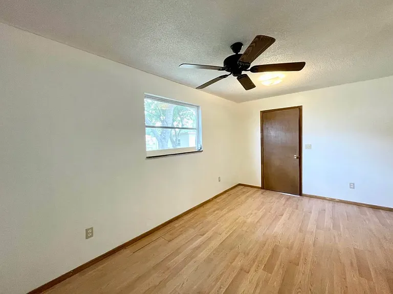 1474 Kerry Dr — Photo 5