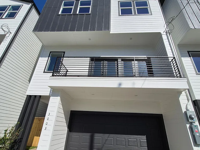 3003 Delano St — Photo 2