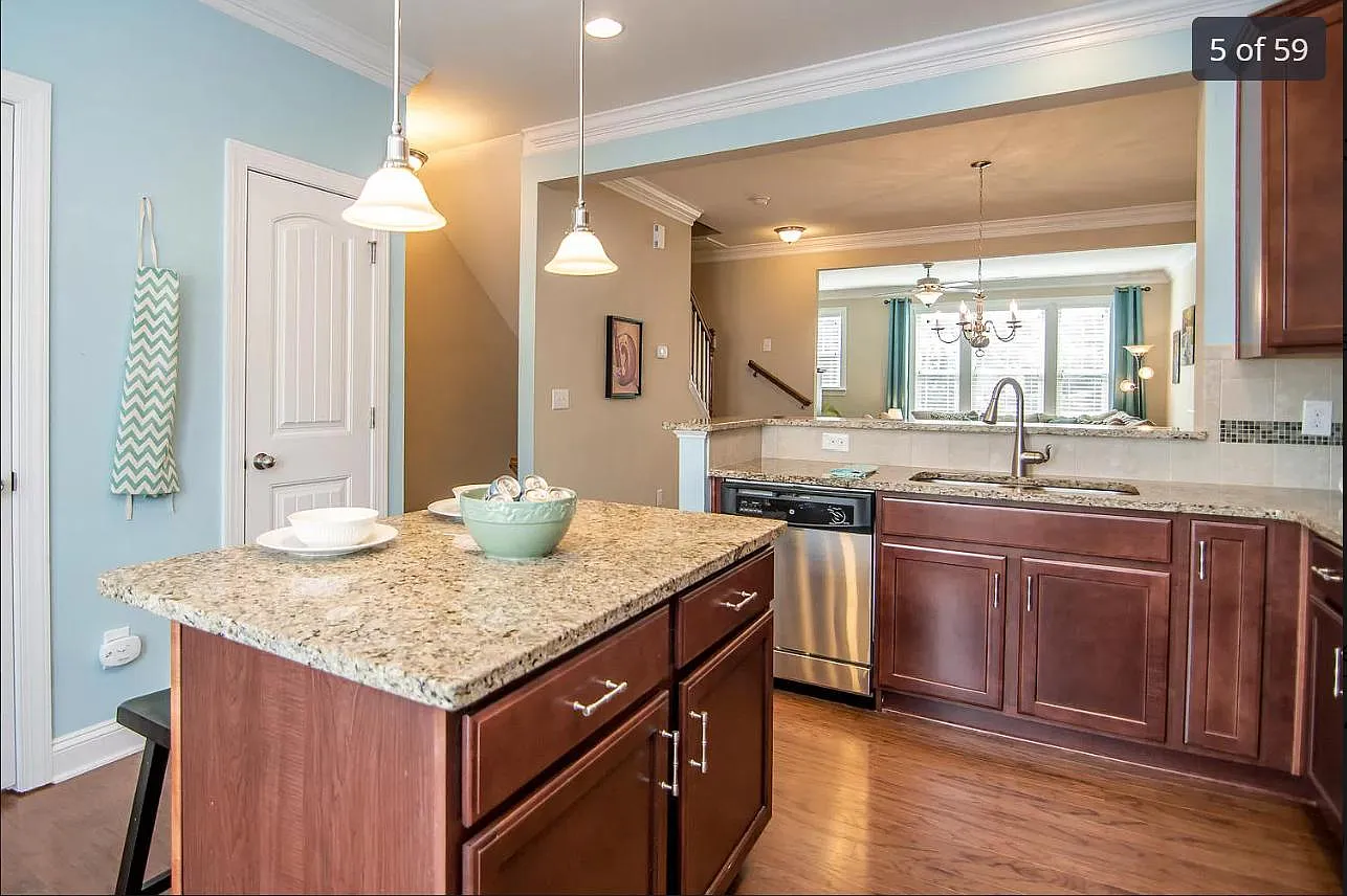 3 bed, 3.5 bath, 1745 sqft, $2,095 — Photo 3