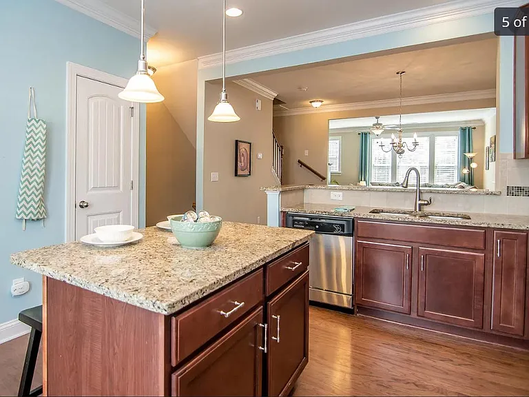 1424 Providence Green Ln — Photo 3