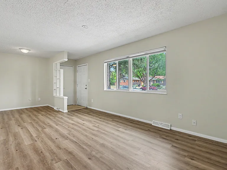 1731 Auburn Dr — Photo 4