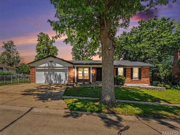 2765 Cathedral Dr, Saint Louis, MO 63129