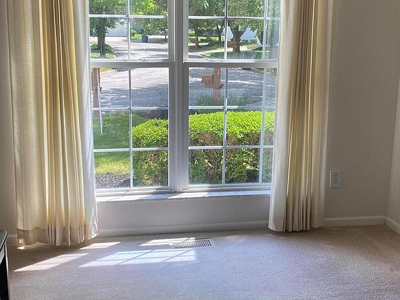 4th image of 524 Straiton Sq