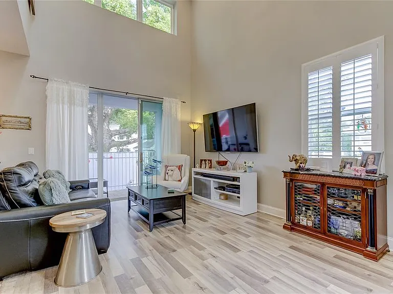 426 Birdsong Ln — Photo 3