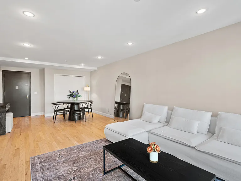 27-16 41st Ave #Penthouse 8I — Photo 6