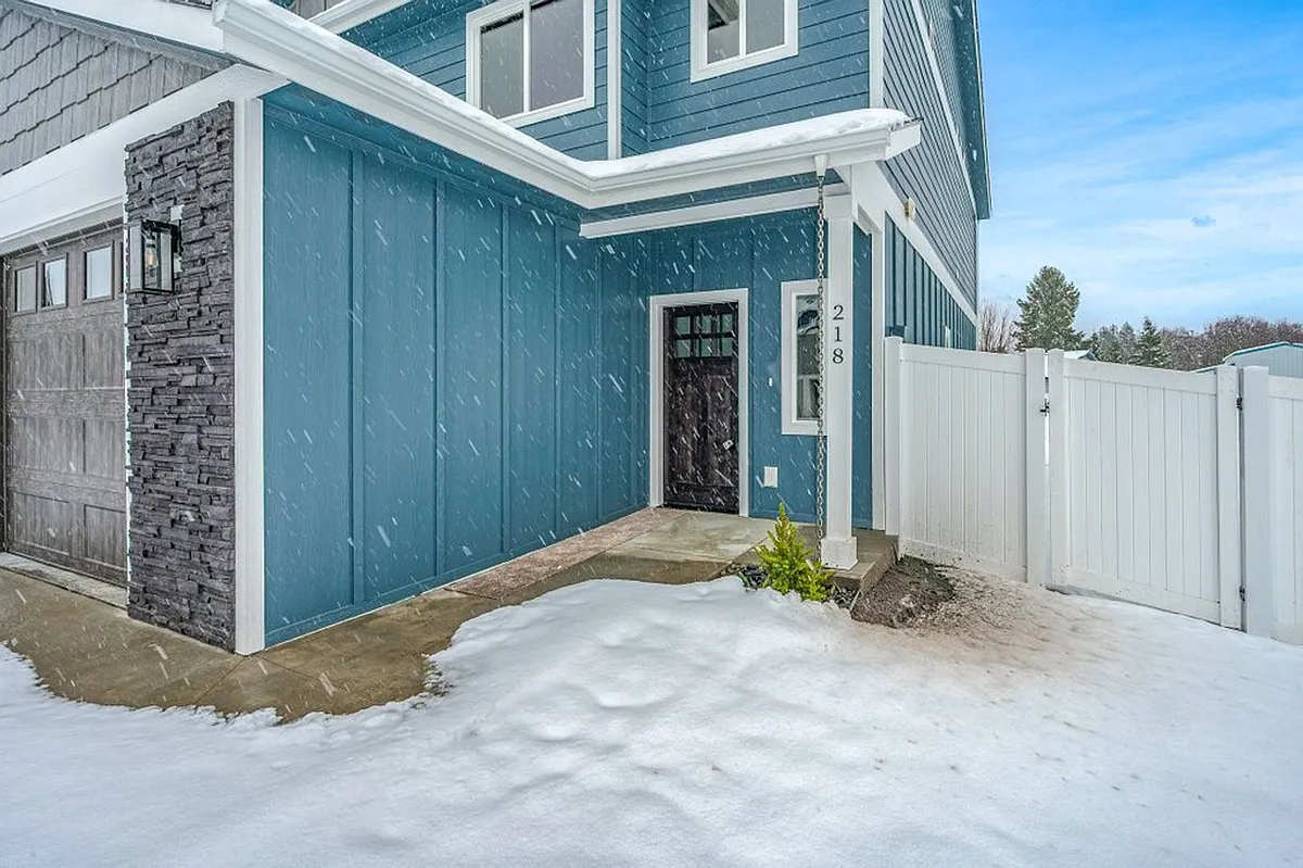 Building Photo - 218 E Lobo Loop