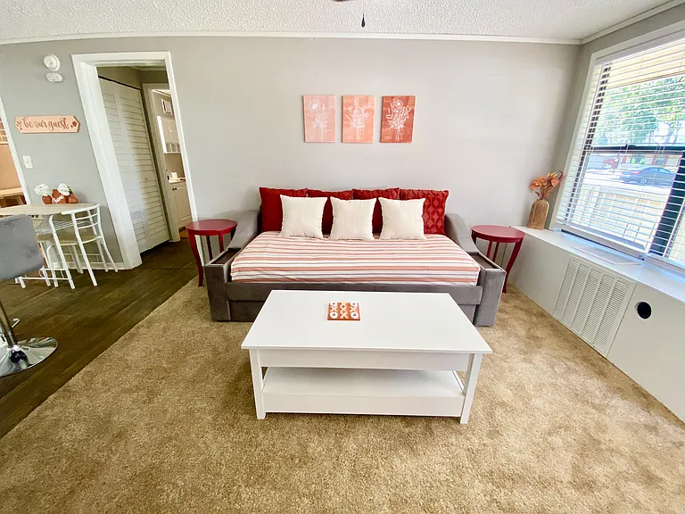 Bentwood Apartments — Photo 1