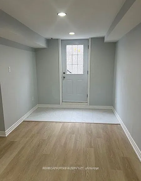 53 Dakin Dr N #BASEMENT — Photo 2