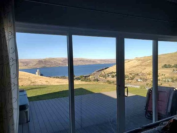 LIVING ROOM VIEW