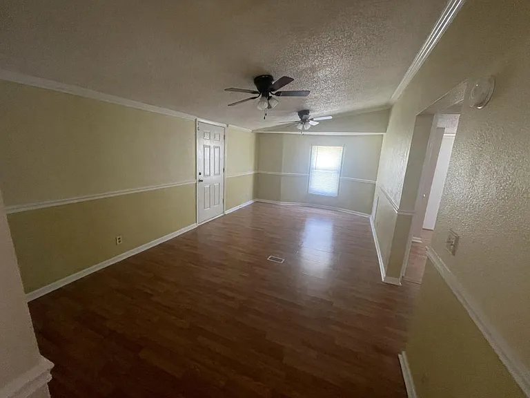 247 Produce Dr — Photo 2