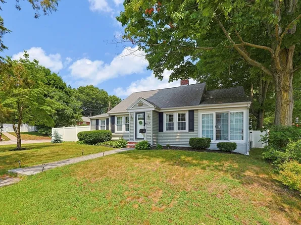 812 East St, Dedham, MA 02026
