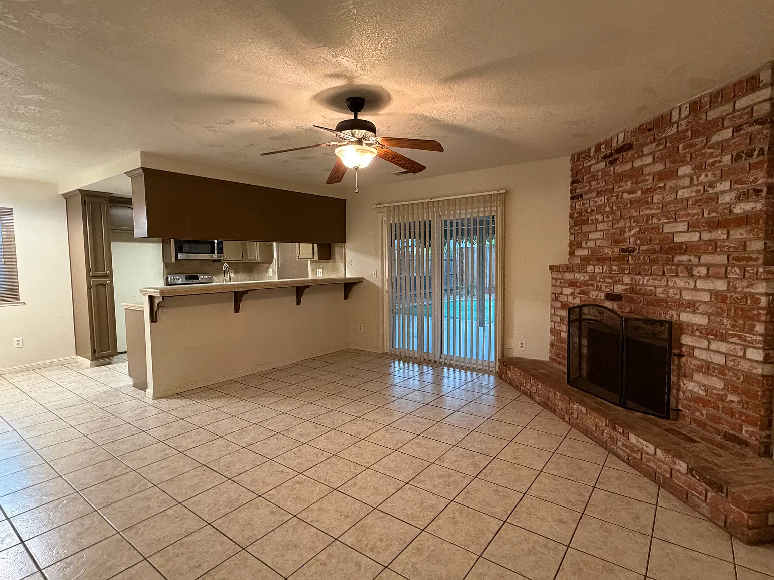 1121 W Union Ave — Photo 3