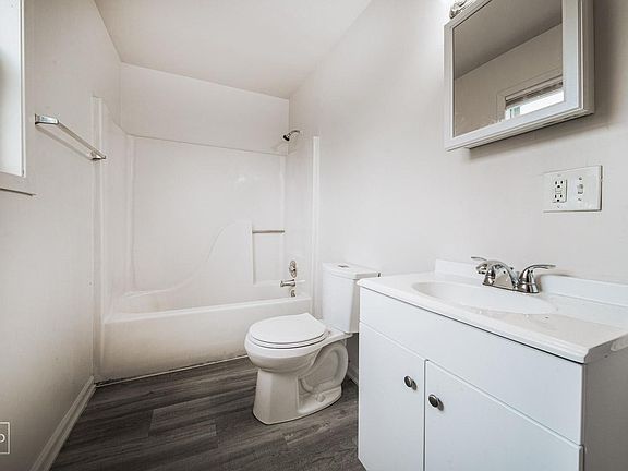 2nd image of 1701 Lincoln St #1