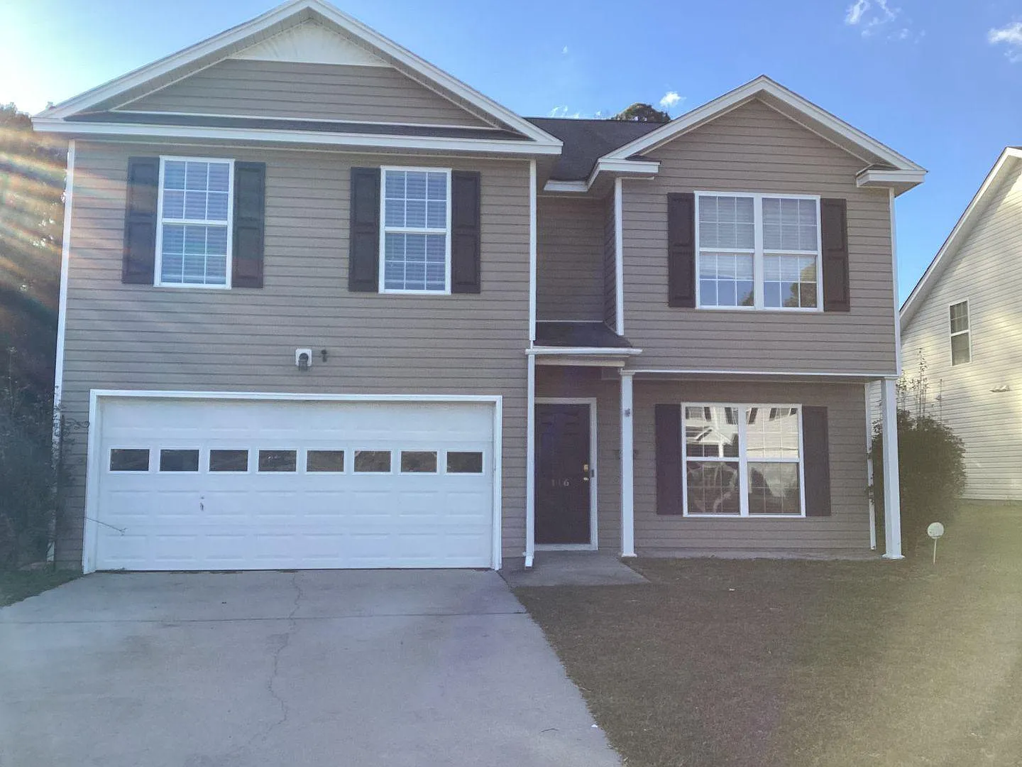 4 bed, 2.5 bath, 2800 sqft, $1,895 — Photo 1