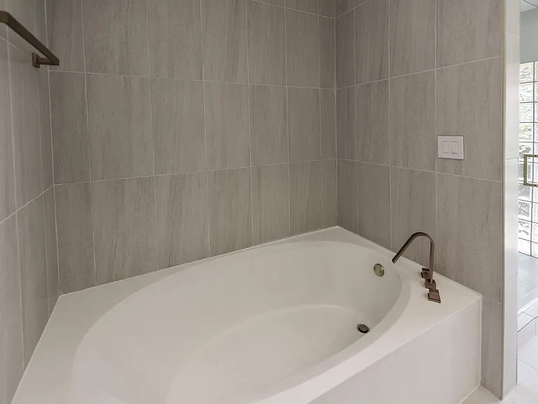 3185 Saint James Dr — Photo 19