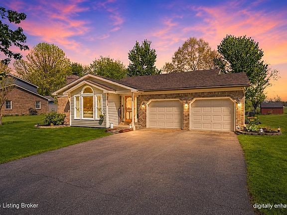 3rd image of 1614 W Monique Dr