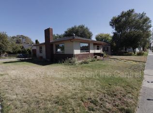 348 NW 10th St, Redmond, OR 97756