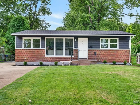 905 Campion Ln, Florissant, MO 63031