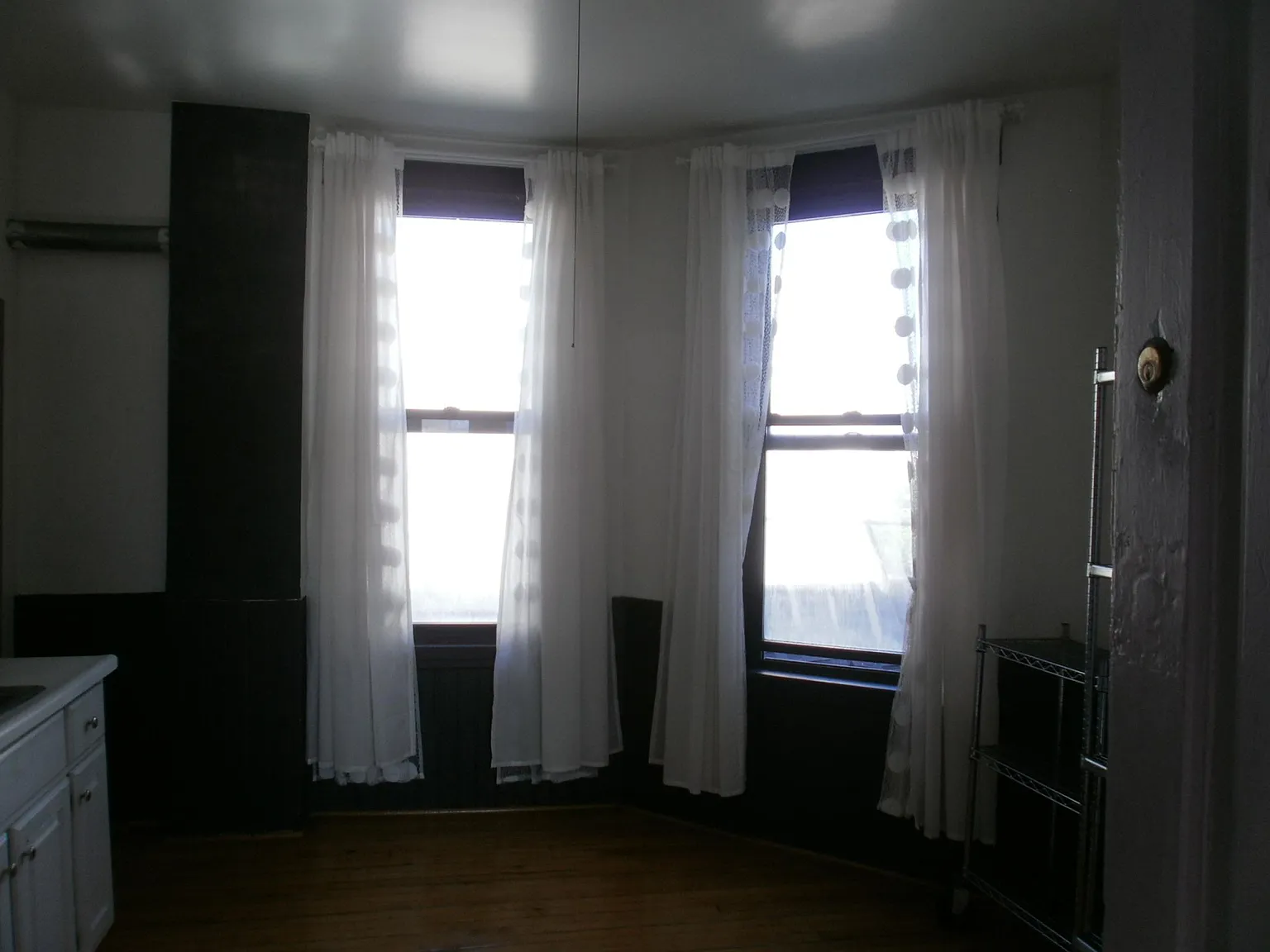 1 bed, 1000 sqft, $1,555 — Photo 3