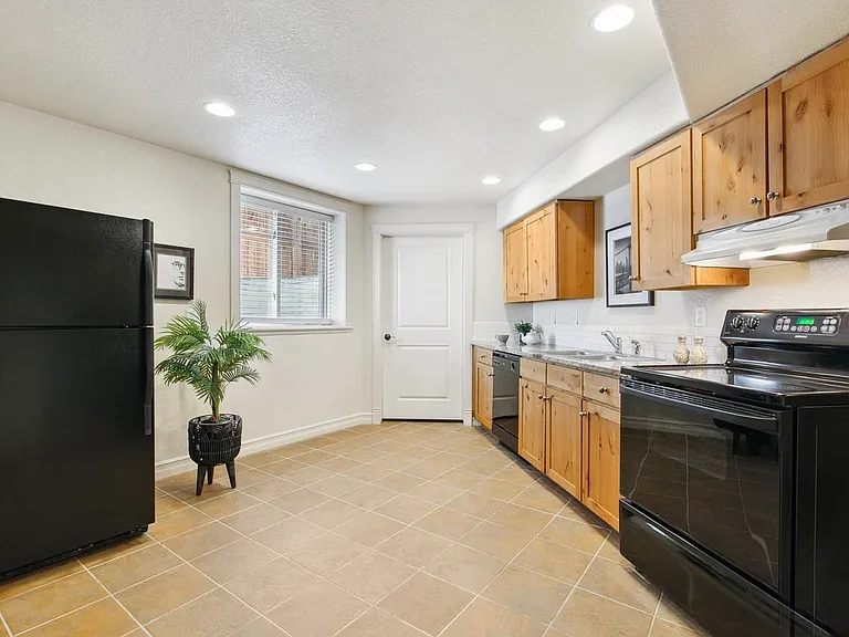 1005 Laporte Ave #B — Photo 1